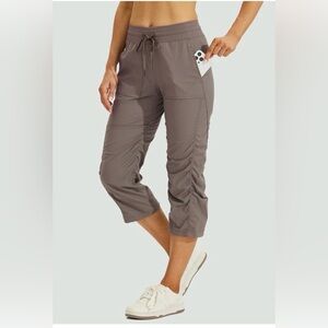 Willet Women's Lightweight Woven Capris Size L Dusty Brown Ruched Leg Outdoor